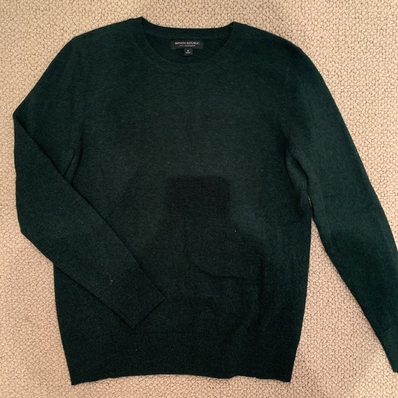 Banana Republic Sweaters - Banana Republic cashmere Hunter Green Crew Neck.